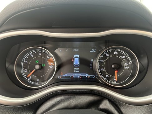 Used 2016 Jeep Cherokee Limited image 27