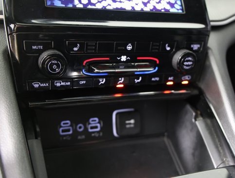 Used 2023 Jeep Grand Cherokee Altitude image 14