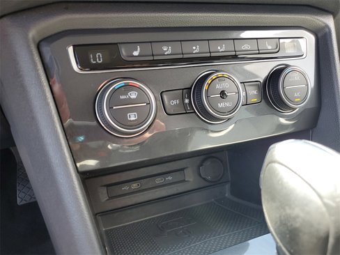 Used 2021 Volkswagen Tiguan SE image 27