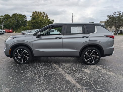 Used 2022 Mitsubishi Outlander SE image 4