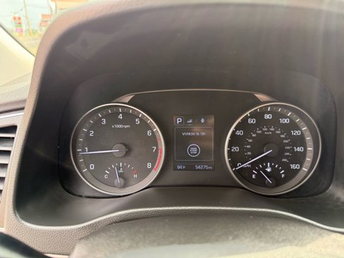 Used 2017 Hyundai Elantra Limited image 9
