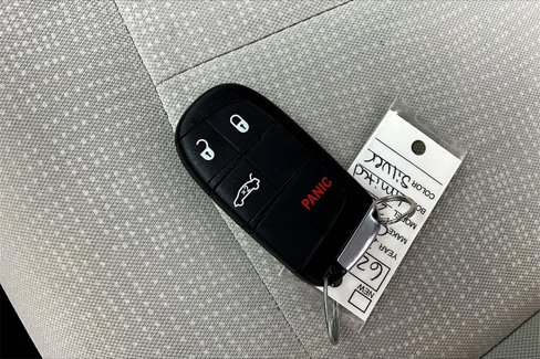 Used 2015 Chrysler 200 Limited image 6