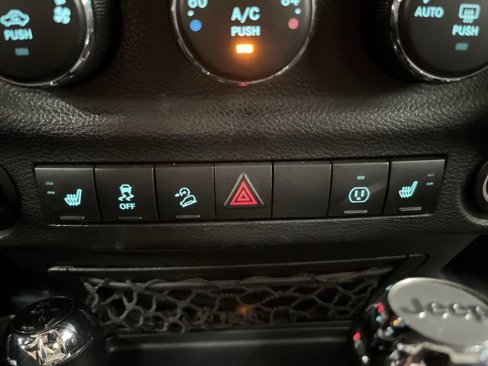 Used 2017 Jeep Wrangler Unlimited Sahara w/ Connectivity Group image 7