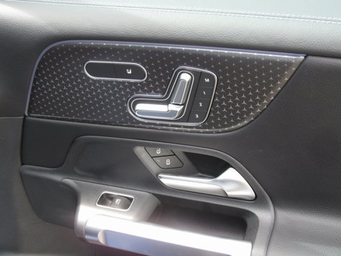 New 2025 Mercedes-Benz GLB 250 4MATIC image 22