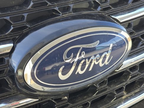 Used 2021 Ford Explorer XLT w/ Equipment Group 202A image 5
