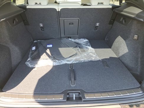 New 2025 Volvo XC40 B5 Plus w/ Climate Package image 8