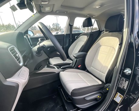 New 2025 Hyundai Venue SEL image 11