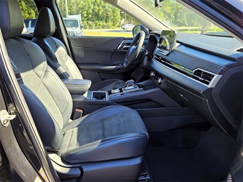 Used 2024 Mitsubishi Outlander SE image 16