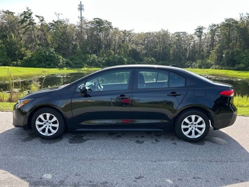Used 2023 Toyota Corolla LE image 2