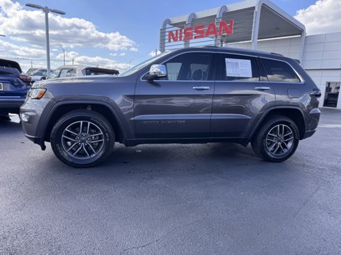 Used 2020 Jeep Grand Cherokee Limited w/ Luxury Group II image 2