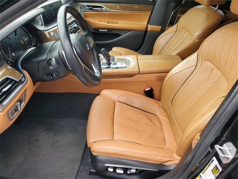 Used 2016 BMW 740i image 17
