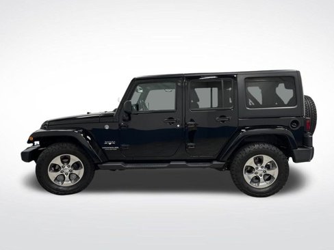 Used 2017 Jeep Wrangler Unlimited Sahara w/ Connectivity Group image 11