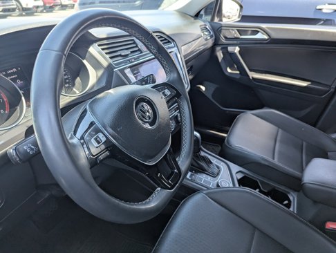 Used 2021 Volkswagen Tiguan SE image 17