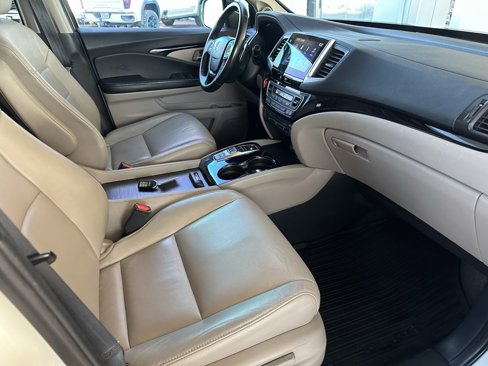 Used 2016 Honda Pilot Touring image 17