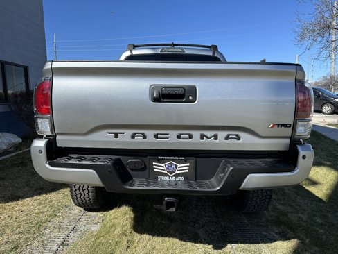 Used 2022 Toyota Tacoma TRD Off-Road image 7