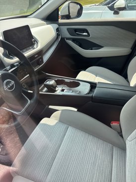 Used 2023 Nissan Rogue SV image 7