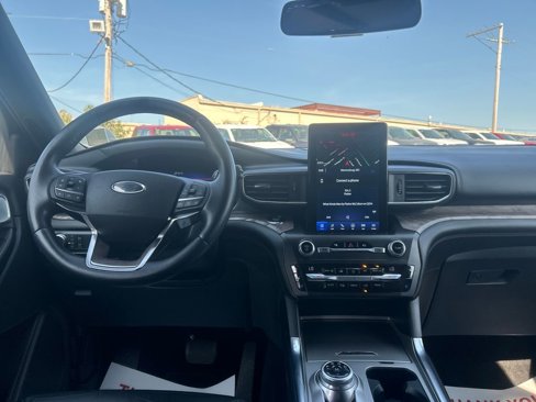 Used 2020 Ford Explorer Platinum w/ Premium Technology Package image 12