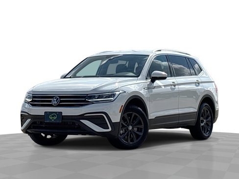Used 2024 Volkswagen Tiguan SE image 1