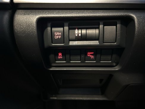 Used 2018 Subaru Crosstrek 2.0i Limited image 17