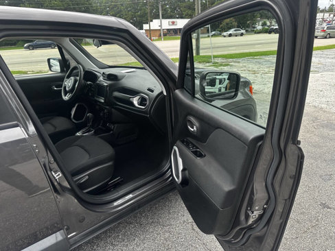 Used 2019 Jeep Renegade Sport w/ UConnect 7.0 Group image 18