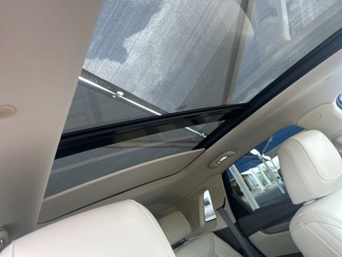 Used 2018 Cadillac XT5 Luxury w/ Driver Awareness Package image 12