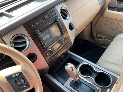 Used 2013 Ford Expedition XLT image 20