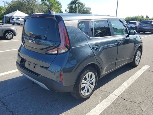 Used 2023 Kia Soul LX image 11