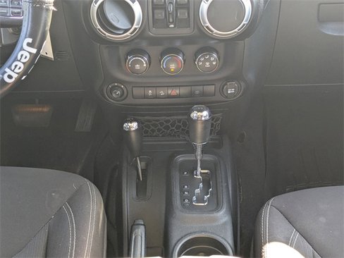 Used 2015 Jeep Wrangler Unlimited Sahara image 19
