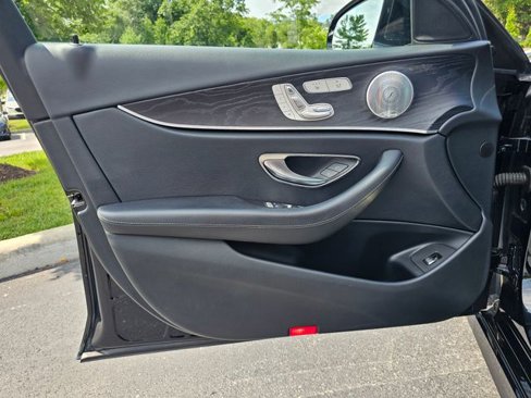 Used 2017 Mercedes-Benz E 300 4MATIC image 21