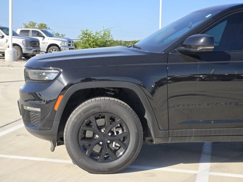 Used 2024 Jeep Grand Cherokee L Limited w/ Black Appearance Package image 30