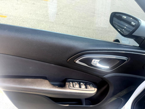 Used 2015 Chrysler 200 Limited w/ Convenience Group image 9
