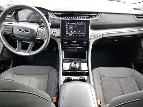 Used 2023 Jeep Grand Cherokee Laredo image 15
