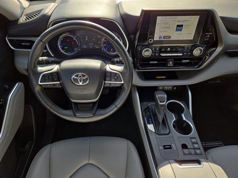 Used 2023 Toyota Highlander XLE image 14