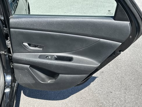 Used 2021 Hyundai Elantra SEL image 16