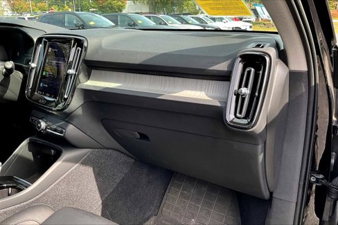Used 2023 Volvo XC40 B5 Plus w/ Driver Assist Package image 17