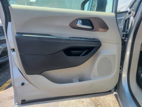 Certified 2023 Chrysler Voyager LX image 19