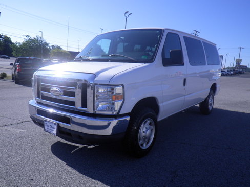 Used 2014 Ford E-350 and Econoline 350 XLT image 2