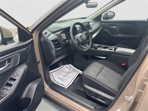 Used 2025 Nissan Rogue SV image 15