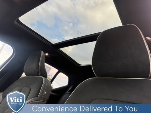 Certified 2022 Volvo XC40 T5 R-Design image 19