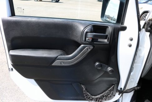 Used 2015 Jeep Wrangler Unlimited Sport w/ Max Tow Package image 10
