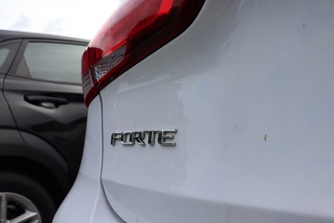 Used 2017 Kia Forte LX image 8