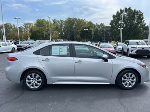 Used 2024 Toyota Corolla LE image 4
