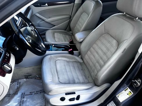 Used 2013 Volkswagen Passat TDI SEL Premium image 12