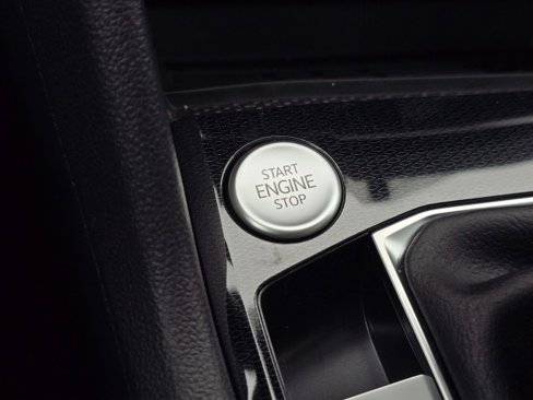 New 2025 Volkswagen Taos SE image 33