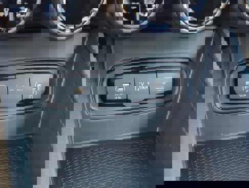 New 2025 Hyundai Venue SEL image 30
