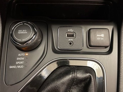 Used 2019 Jeep Cherokee Limited image 26