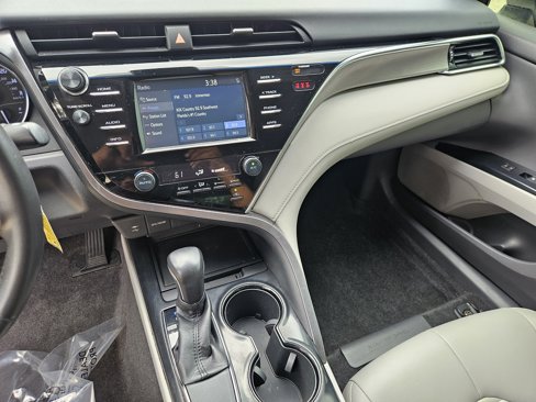 Used 2018 Toyota Camry SE image 22
