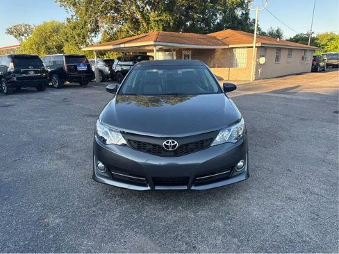 Used 2014 Toyota Camry L image 2