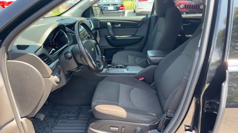 Used 2017 Chevrolet Traverse LT w/ Style and Technology Package image 12