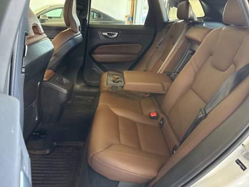 Certified 2023 Volvo XC60 B5 Plus w/ Climate Package image 17